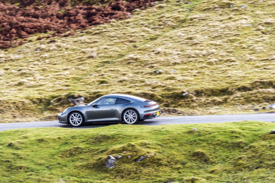  Porsche 911 Carrera (992) 2019 года  (UK) (фото 6 из 32)